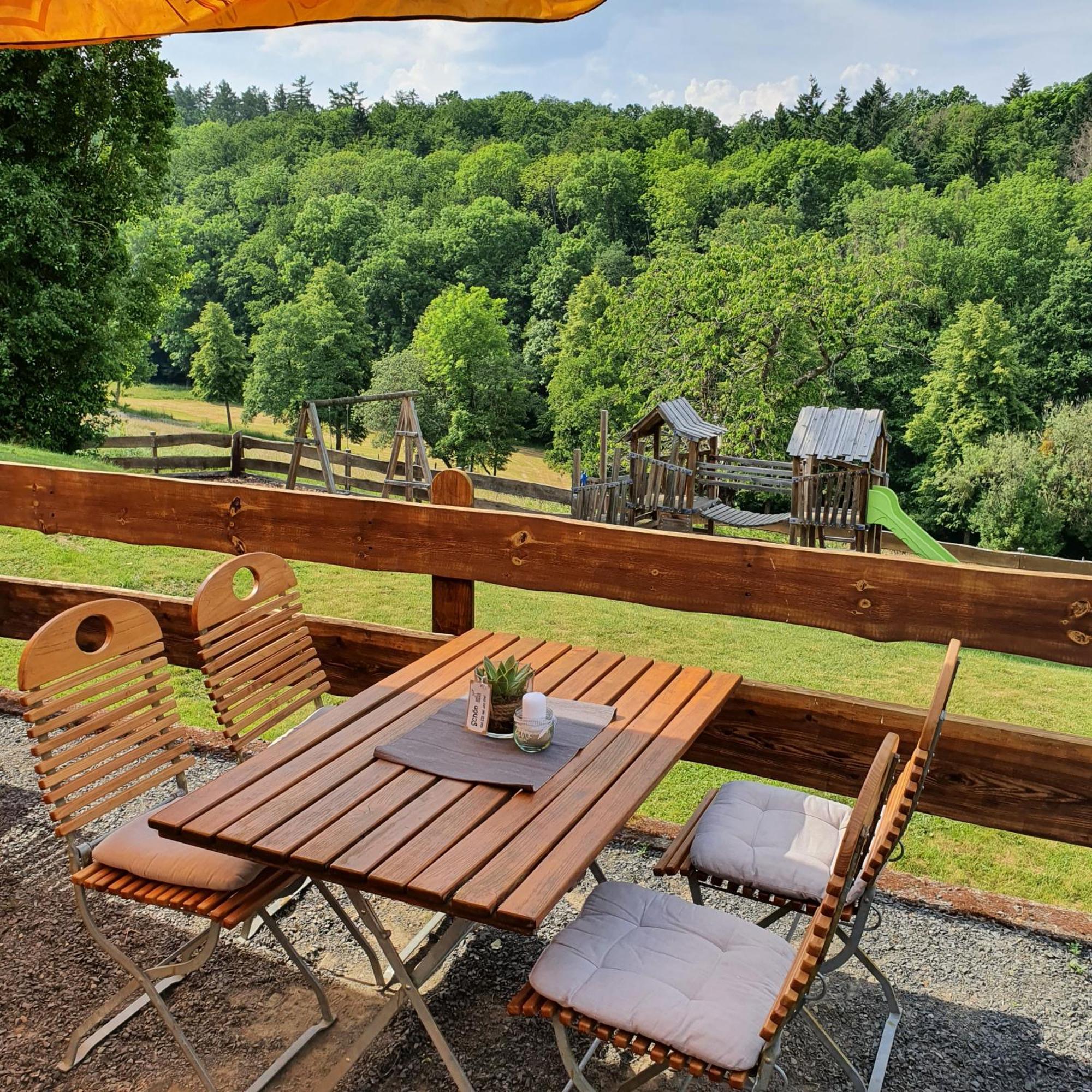 Brauner Hirsch 3*